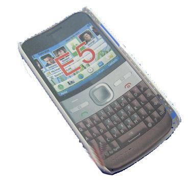 E5 ile Uyumlu Delikli Sert Kauçuk Kılıf Beyaz Renk