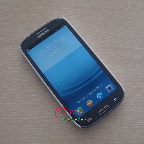 Galaxy S3 i9300 ile Uyumlu Sert Kauçuk Kılıf (Parlak) Beyaz Renk