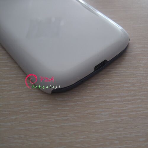 Galaxy S3 i9300 ile Uyumlu Sert Kauçuk Kılıf (Parlak) Beyaz Renk
