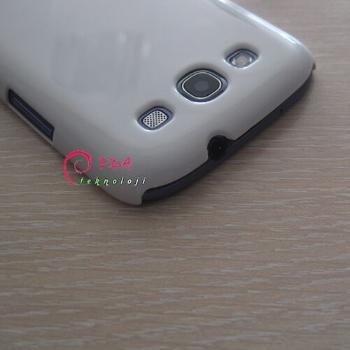 Galaxy S3 i9300 ile Uyumlu Sert Kauçuk Kılıf (Parlak) Beyaz Renk