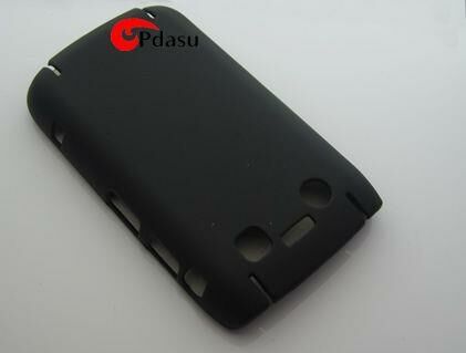Blackberry 9700 ile Uyumlu Sert Kauçuk Kılıf Siyah Renk