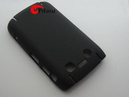 Blackberry 9700 ile Uyumlu Sert Kauçuk Kılıf Siyah Renk