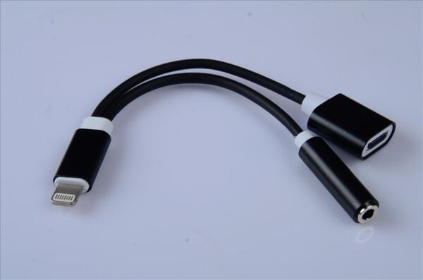 iPhone 7 ile Uyumlu Şarj AUX Bağlantı Kablosu Siyah A Kalite IPA-001