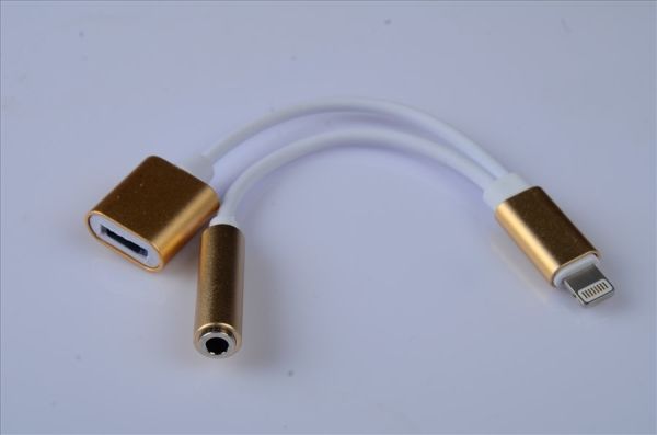 iPhone 7 ile Uyumlu Şarj 3.5mm 3.5mm Dönüştürücü AUX Bağlantı Kablosu Gold A Kalite ET-OT15